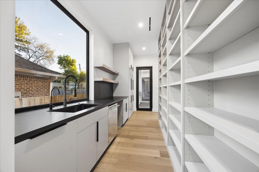 Furnished interior view inside a new home in , Bellaire (Image 6).