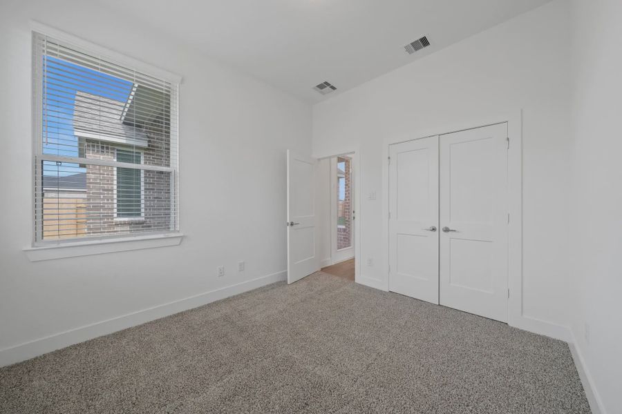 Spacious, unfurnished interior of a new home in Meridiana 50's and 60's, Manvel (Image 23).