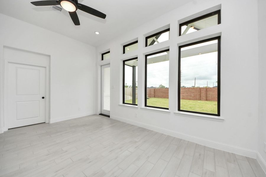 Spacious, unfurnished interior of a new home in , Missouri City (Image 21).