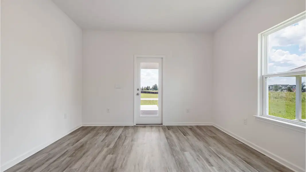 Spacious, unfurnished interior of a new home in Owl's Head East, Freeport (Image 15).