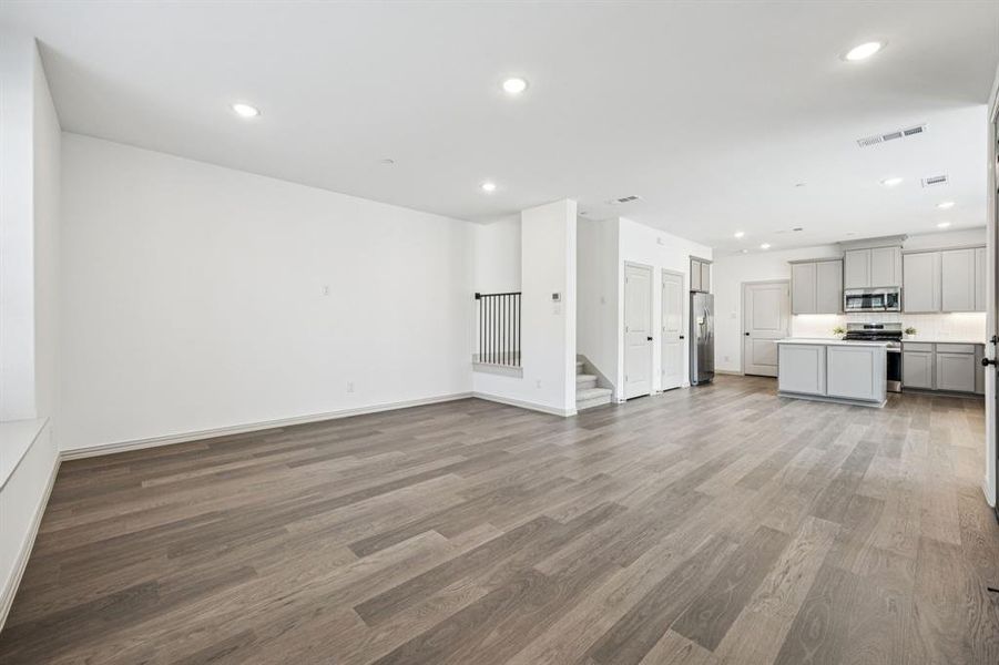 Spacious, unfurnished interior of a new home in , Argyle (Image 17).
