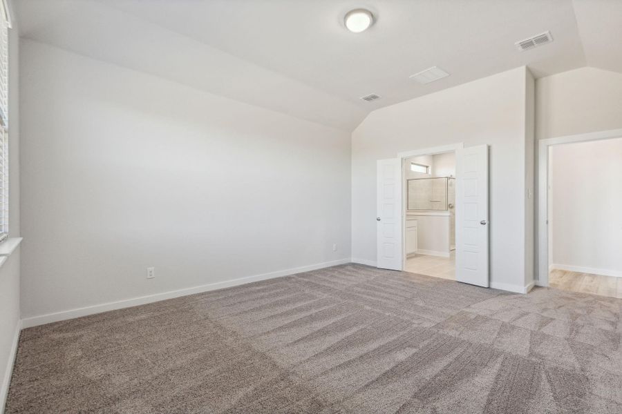 Spacious, unfurnished interior of a new home in Trinity Ranch, Elgin (Image 21).