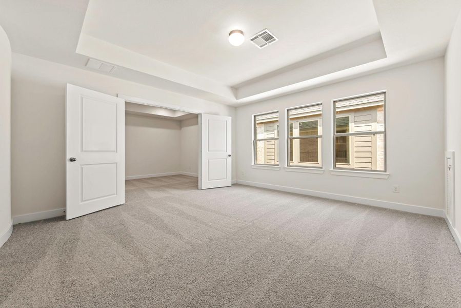 Spacious, unfurnished interior of a new home in Cross Creek West - 55', Fulshear (Image 15).