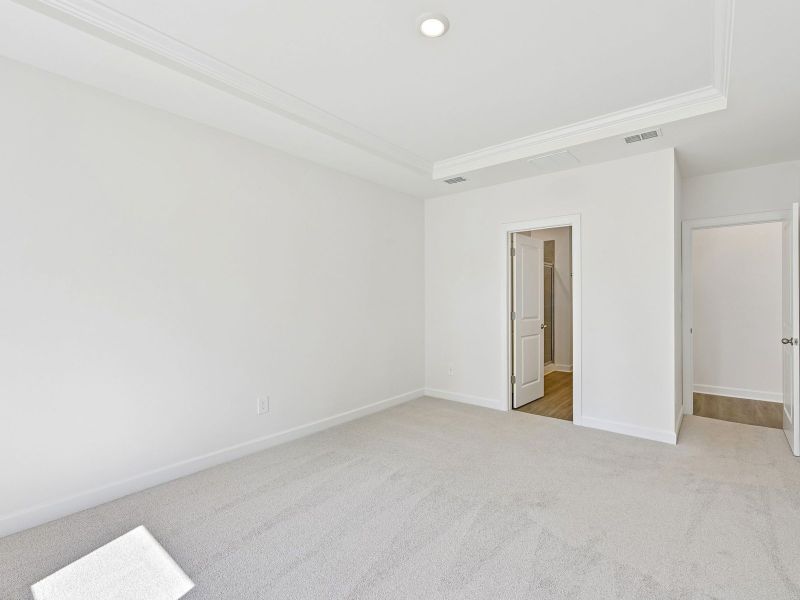 Spacious, unfurnished interior of a new home in Buffalo Ridge, Newton (Image 14).