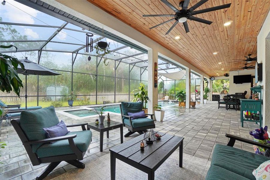 Community amenities in , Mims (Image 35).