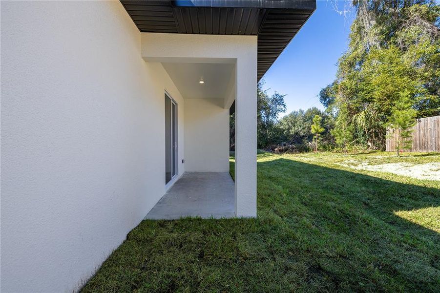 Exterior details and patio area of a home in , Deland (Image 3).