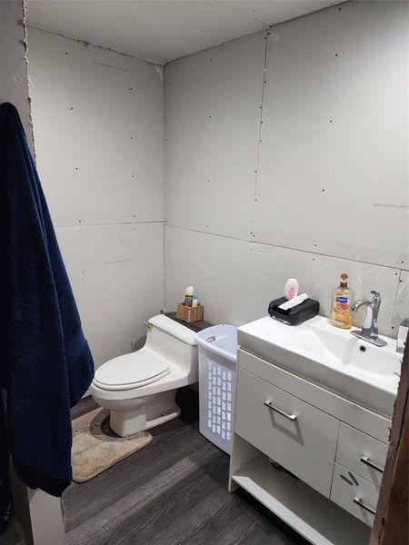 Furnished interior view inside a new home in , Cleburne (Image 5).