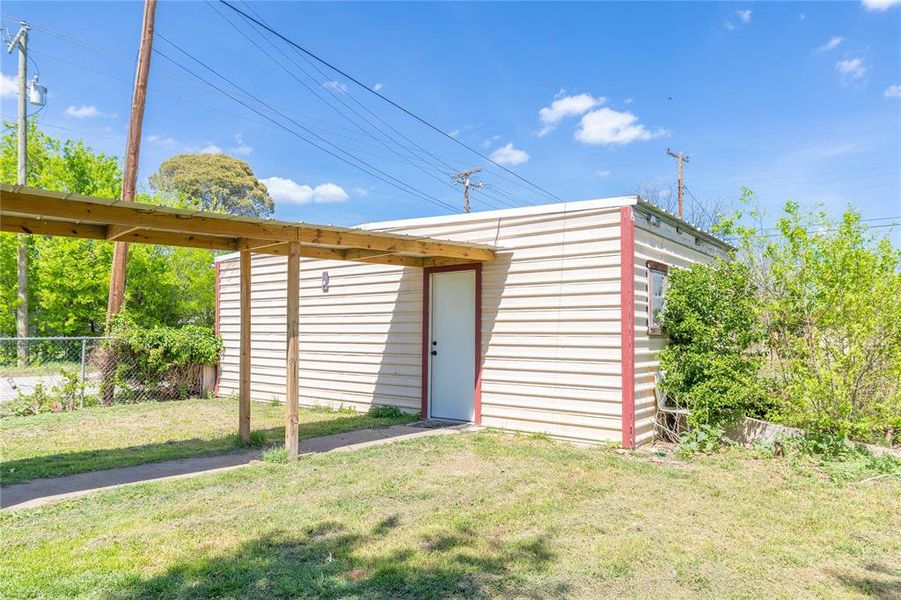 Exterior details and patio area of a home in , Brownwood (Image 18).