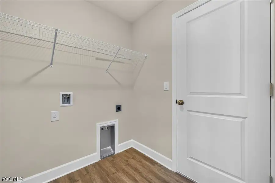 Spacious, unfurnished interior of a new home in Cape Coral, Cape Coral (Image 30).