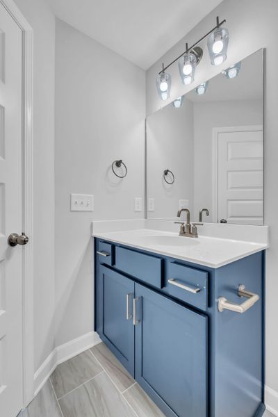 Bright and Modern Shared Bathroom in The Harrington