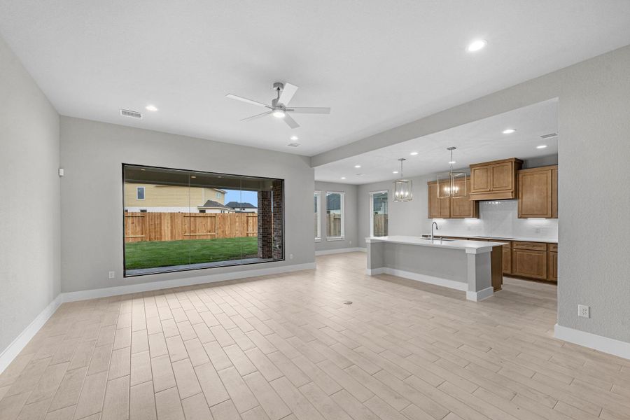 Spacious, unfurnished interior of a new home in Morton Creek Ranch, Katy (Image 15).