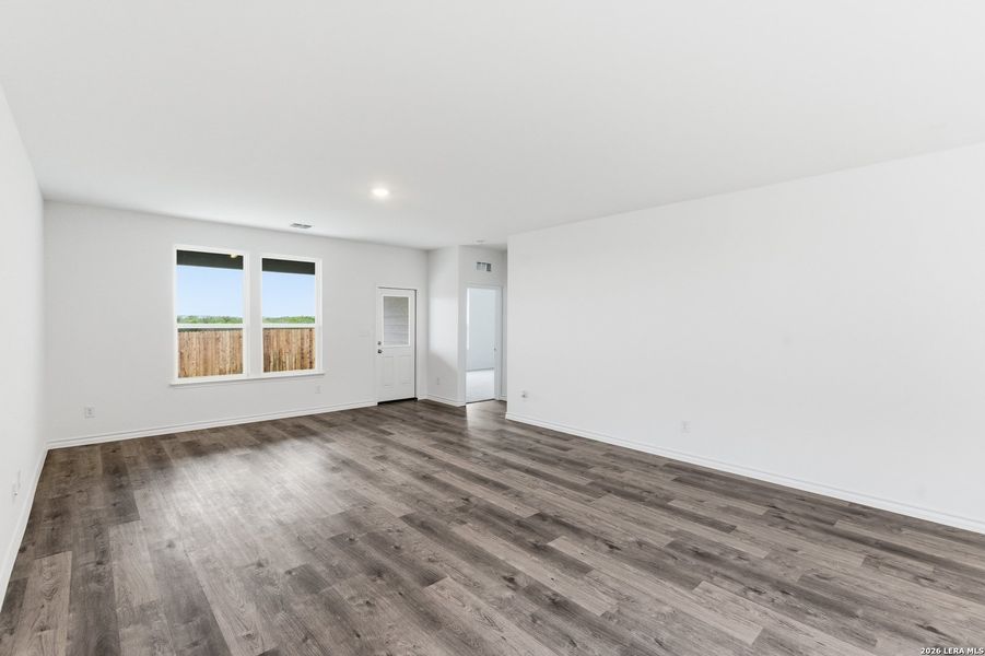 Spacious, unfurnished interior of a new home in The Overlook at Creekside, New Braunfels (Image 29).