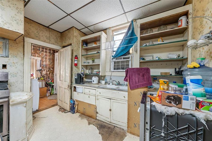 Furnished interior view inside a new home in , Marlin (Image 4).