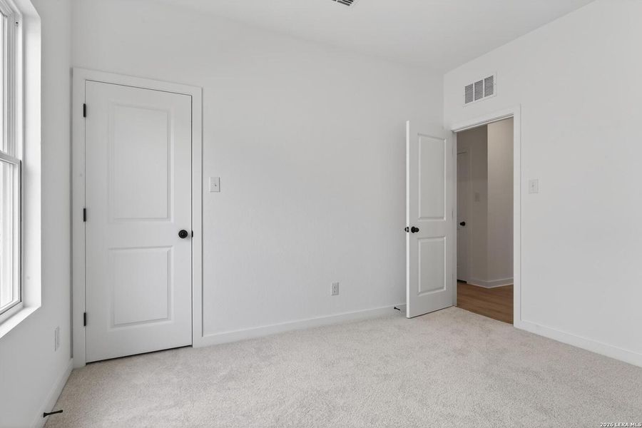 Spacious, unfurnished interior of a new home in Hennersby Hollow, San Antonio (Image 22).