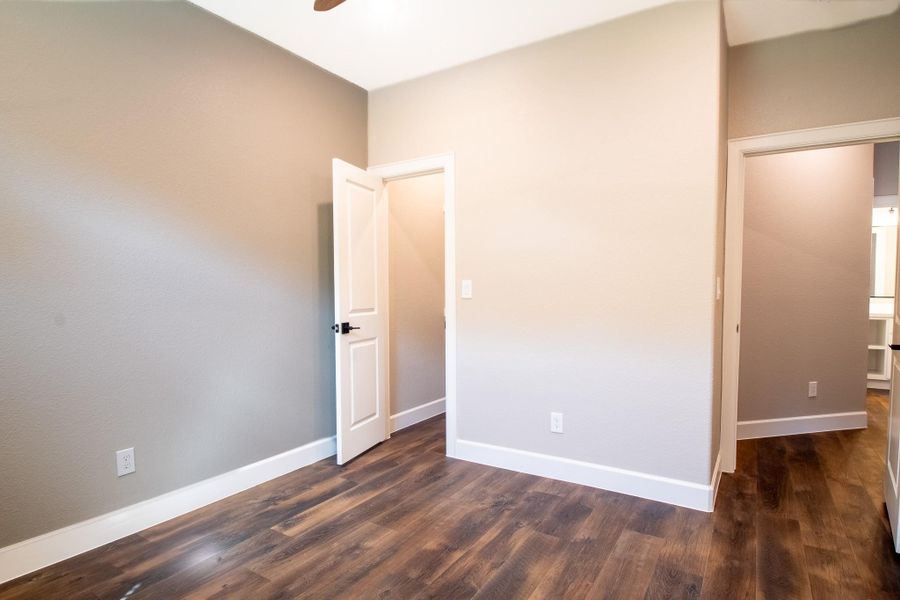 Spacious, unfurnished interior of a new home in , Huntsville (Image 17).
