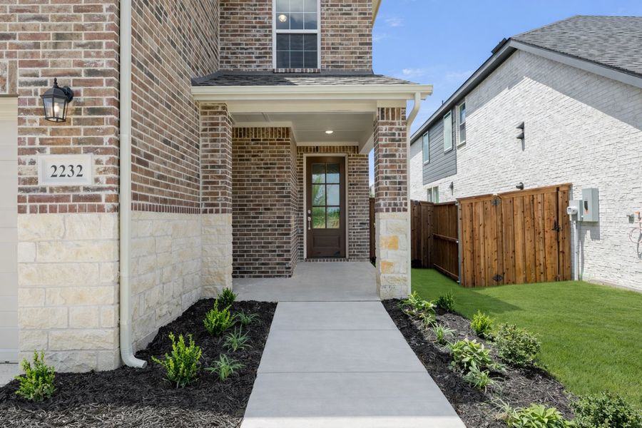 Exterior details and patio area of a home in Creekside, Royse City (Image 3).