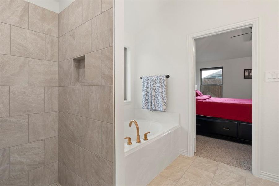 Furnished interior view inside a new home in , Saginaw (Image 16).