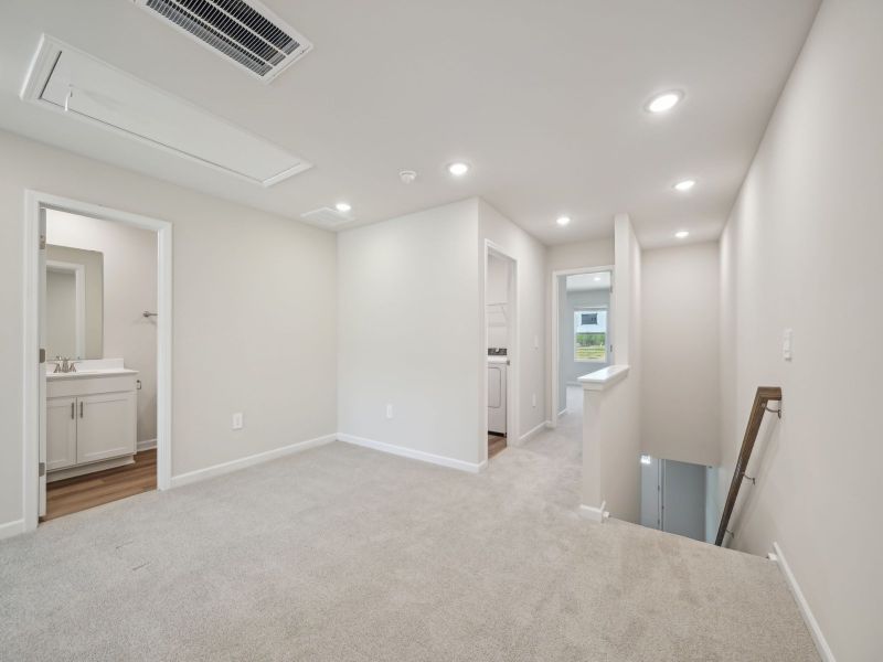 Spacious, unfurnished interior of a new home in The Rows at Buffaloe Reserve, Raleigh (Image 11).