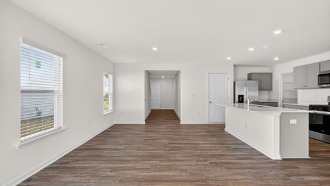 Spacious, unfurnished interior of a new home in Laurel Oaks, Sanford (Image 12).