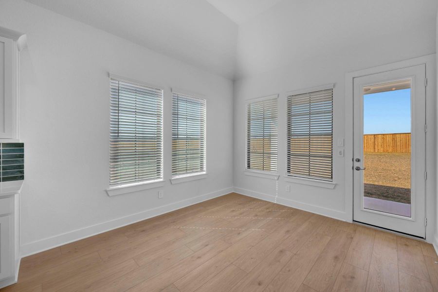 Spacious, unfurnished interior of a new home in Lone Star Landing, Montgomery (Image 20).