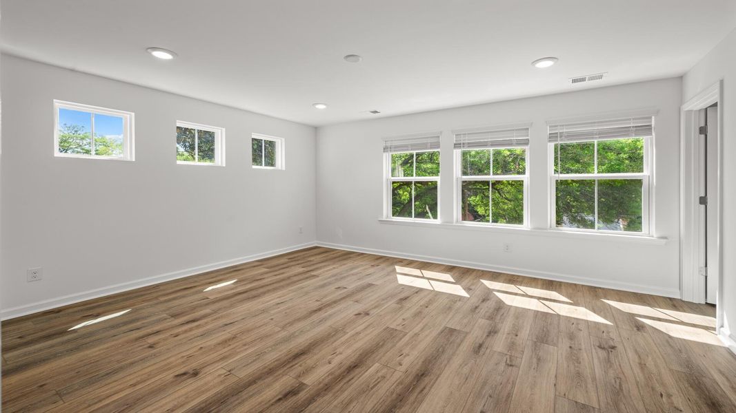 Spacious, unfurnished interior of a new home in , North Charleston (Image 6).
