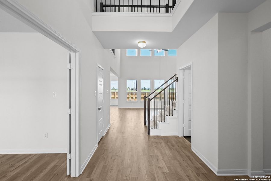 Spacious, unfurnished interior of a new home in Megan's Landing 50', Castroville (Image 27).