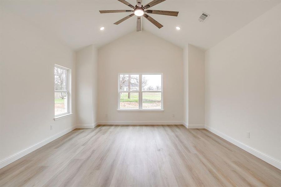 Spacious, unfurnished interior of a new home in , Granbury (Image 35). Spacious, unfurnished interior of a new home in , Granbury (Image 35).