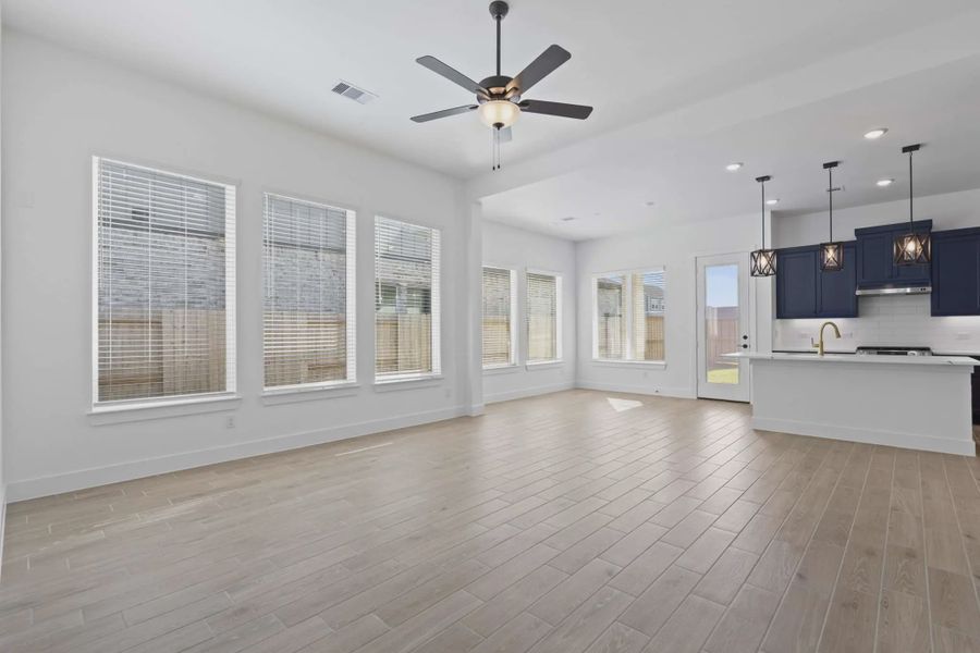 Image 25 representing the Oakmont by Chesmar Homes in Riceland Alley Loads, Mont Belvieu, TX.