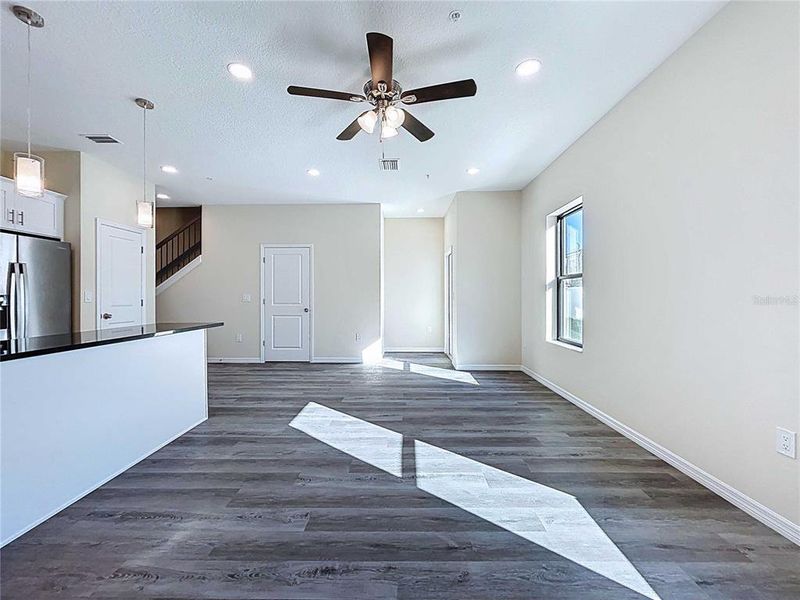 Spacious, unfurnished interior of a new home in , Tampa (Image 40).