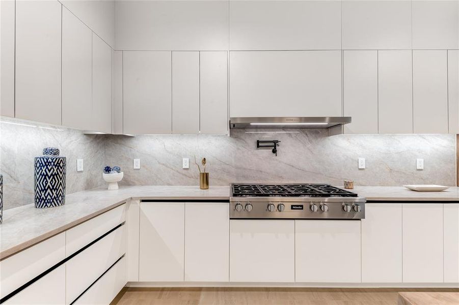 Furnished interior view inside a new home in , Heath (Image 33).