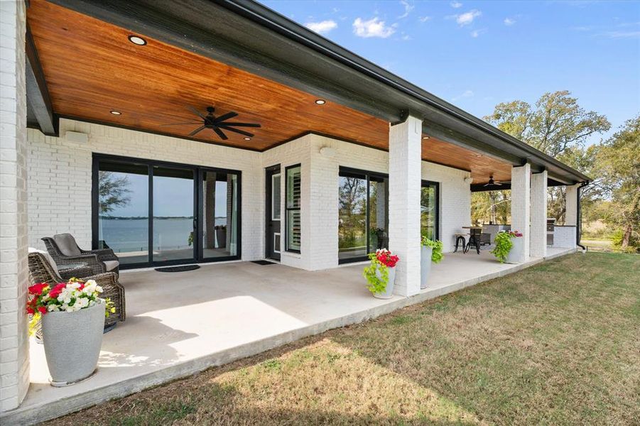 Gorgeous patio with full glass door access!