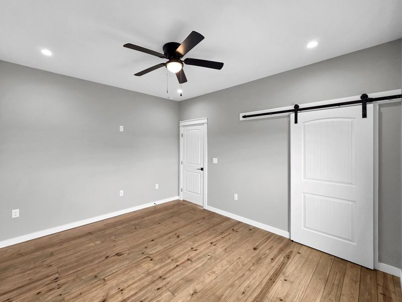 Spacious, unfurnished interior of a new home in , Crystal Beach (Image 13).
