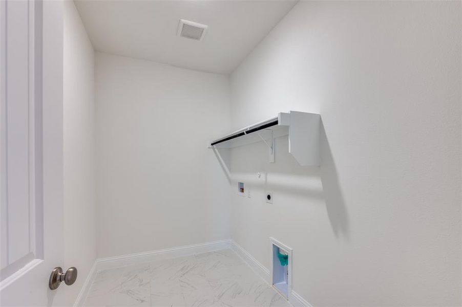 Spacious, unfurnished interior of a new home in Sierra Vista at Kelly Ranch, Aledo (Image 26).