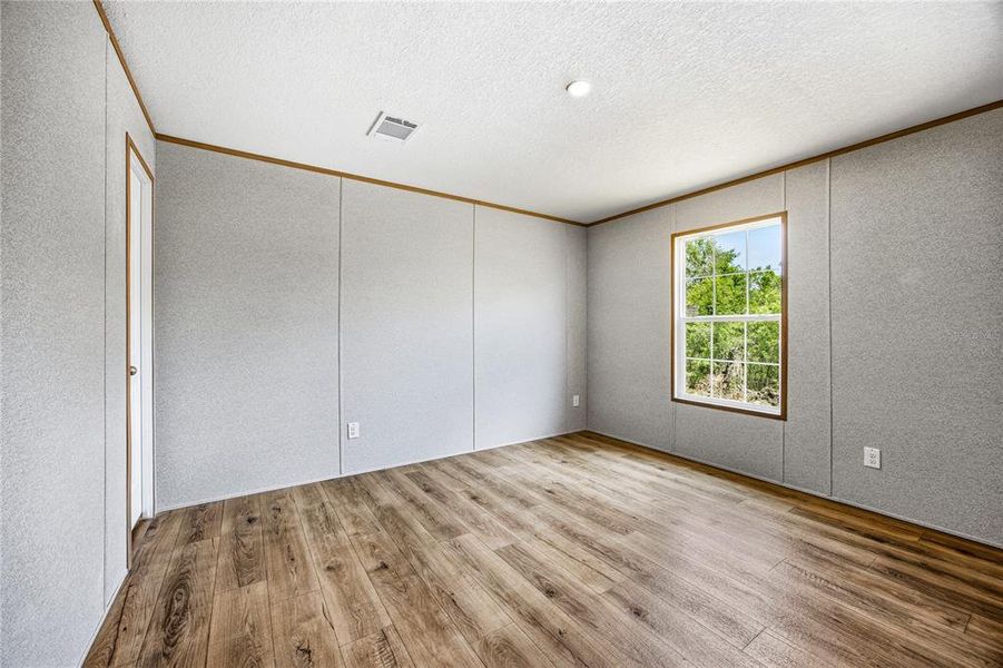 Spacious, unfurnished interior of a new home in , Interlachen (Image 31).