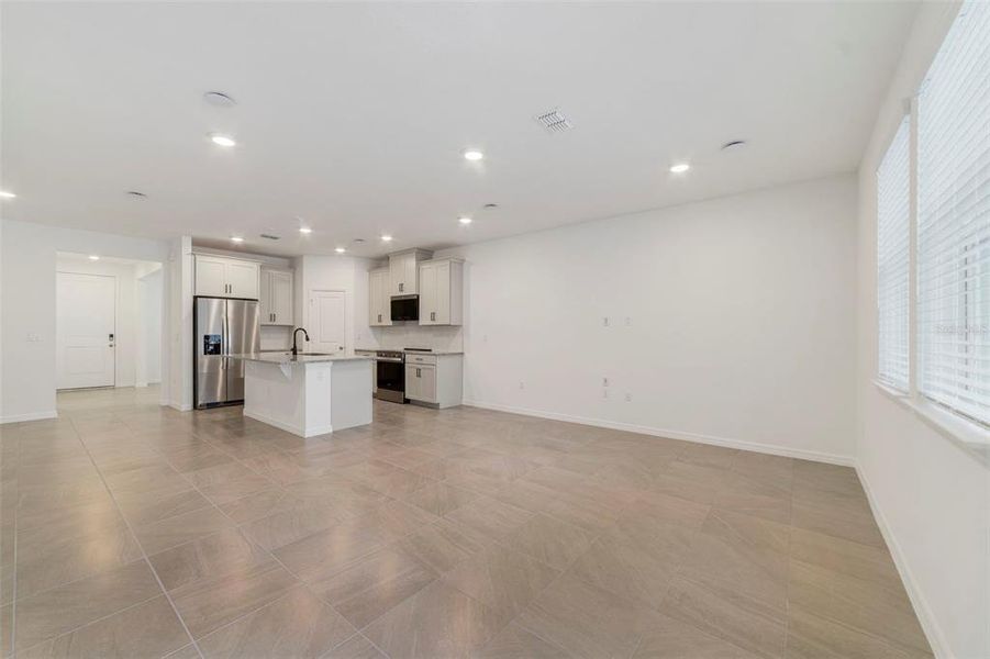 Spacious, unfurnished interior of a new home in Aulin Square, Oviedo (Image 22). Spacious, unfurnished interior of a new home in Aulin Square, Oviedo (Image 22).
