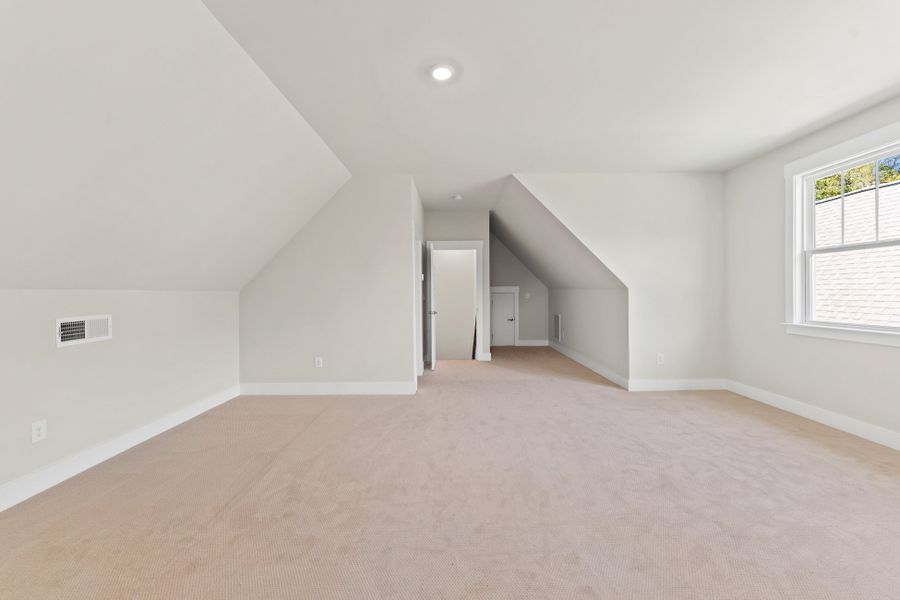 Representative unfurnished interior of a home built from the Chadwick by Hunter Quinn Homes in Greenpond Acres, Woodruff (Image 17).