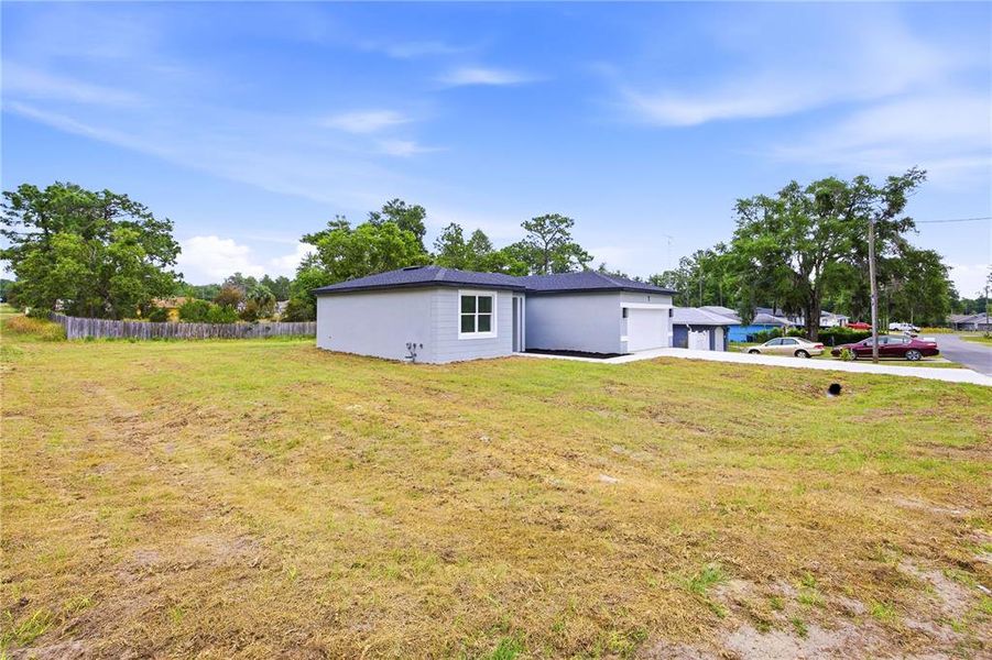 Exterior details and patio area of a home in , Ocala (Image 3).