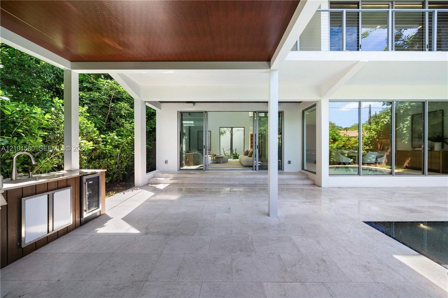 Exterior details and patio area of a home in , Miami (Image 31).
