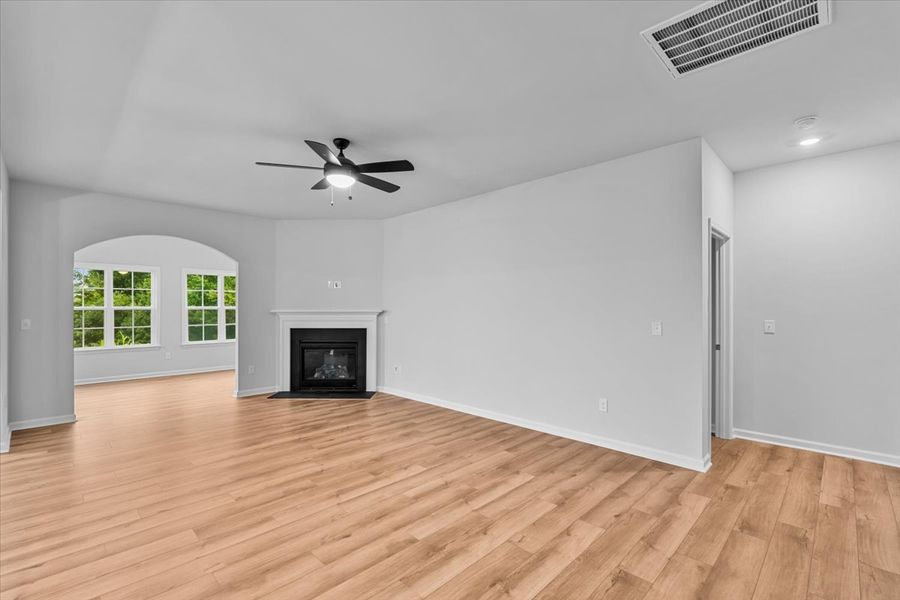 Spacious, unfurnished interior of a new home in Fieldstone, Lexington (Image 21).
