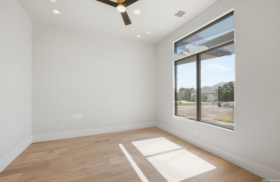Spacious, unfurnished interior of a new home in , San Antonio (Image 33).