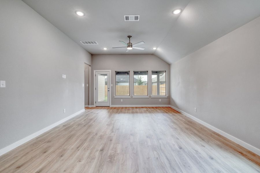 Spacious, unfurnished interior of a new home in Prairie Winds, Hutto (Image 13). Spacious, unfurnished interior of a new home in Prairie Winds, Hutto (Image 13).