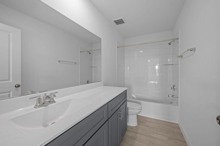 Furnished interior view inside a new home in River Ranch, Dayton (Image 9).