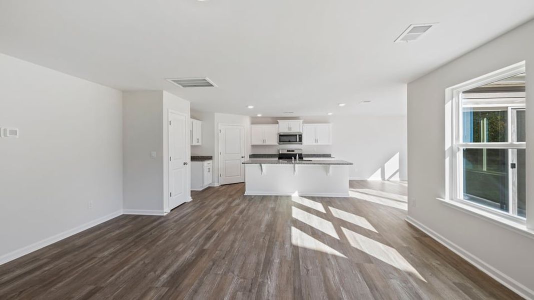 Spacious, unfurnished interior of a new home in Durbin Meadows, Fountain Inn (Image 18).