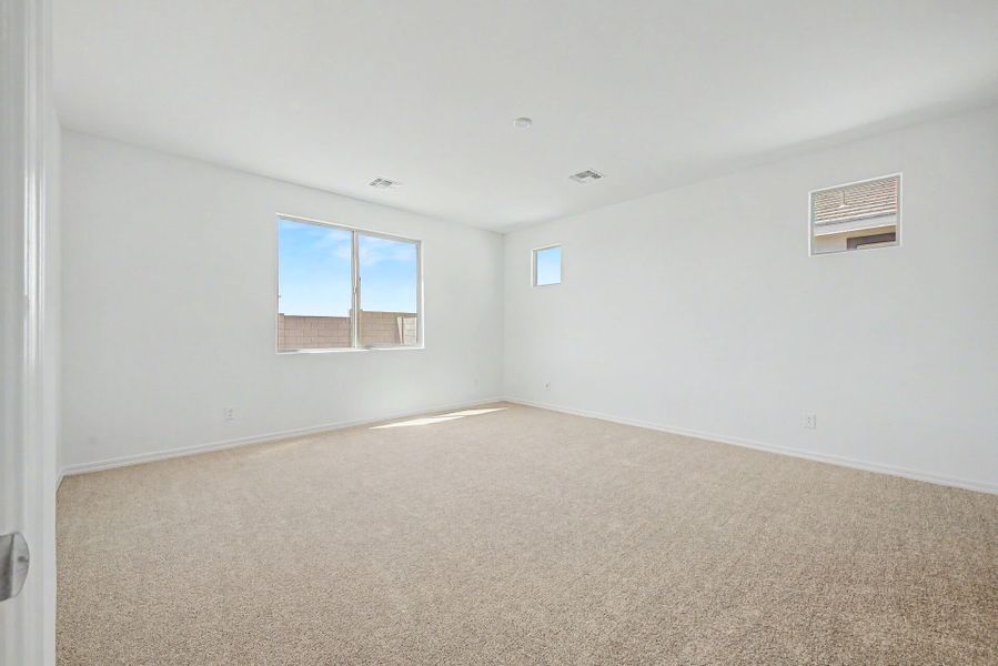 Spacious, unfurnished interior of a new home in Tierra Vistoso, Surprise (Image 9).