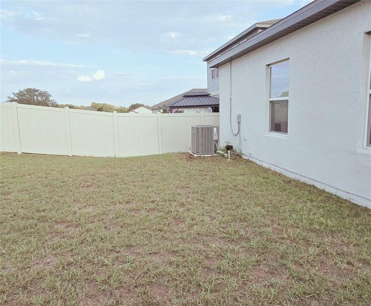 Exterior details and patio area of a home in , Haines City (Image 11).