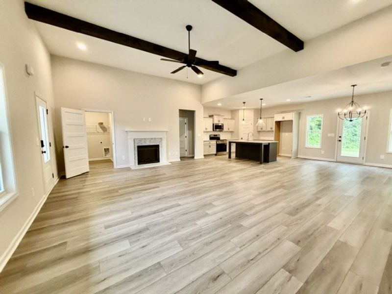Spacious, unfurnished interior of a new home in Oakview, Pine Mountain (Image 11).
