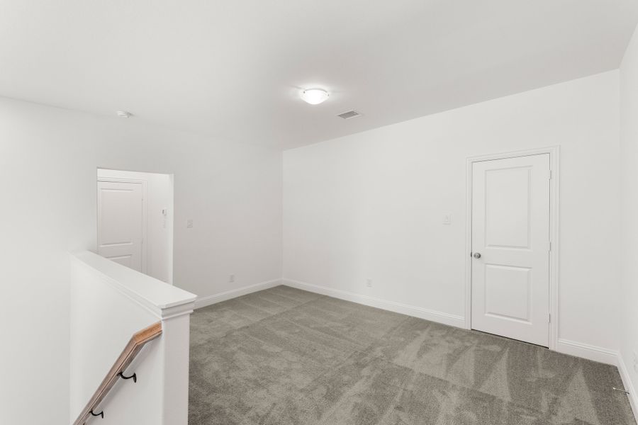 Spacious, unfurnished interior of a new home in Creekside, Royse City (Image 26).