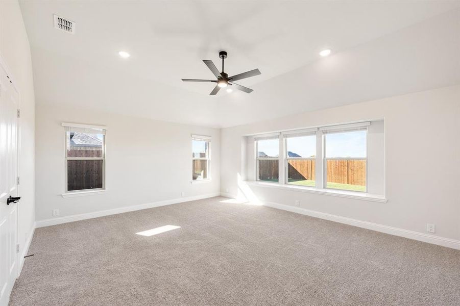 Spacious, unfurnished interior of a new home in Villages of Walnut Grove, Midlothian (Image 25). Spacious, unfurnished interior of a new home in Villages of Walnut Grove, Midlothian (Image 25).