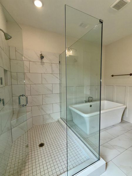 Furnished interior view inside a new home in White Oak, Arlington (Image 11).
