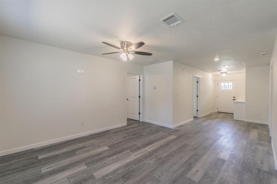 Spacious, unfurnished interior of a new home in , Alvarado (Image 16).